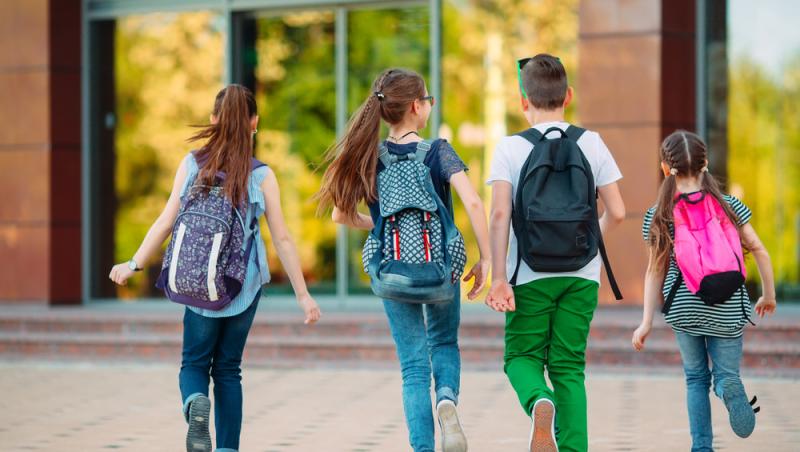 Câte zile libere au elevii de 1 Mai 2025. Cât durează minivacanța pentru copii și profesori