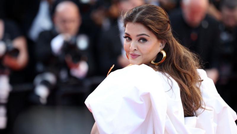 Aishwarya Rai Bachchan îmbrăcată într-o rochie albă elegantă