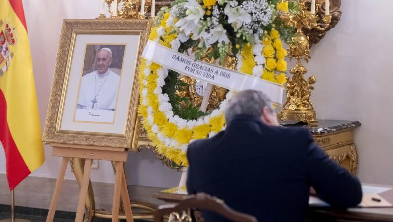 Primele imagini de la Vatican cu sicriul Papei Francisc. Cât va dura ritualul de doliu