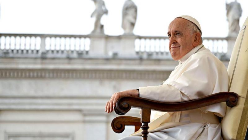 Ce se întâmplă imediat după moartea Papei. Inelul și sigiliul sunt distruse, conform tradiției. În cât timp este înmormântarea