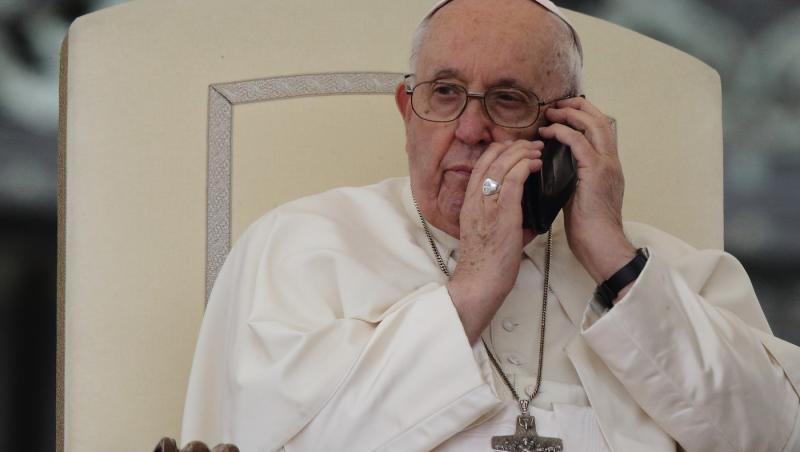 papa francisc vorbind la telefon