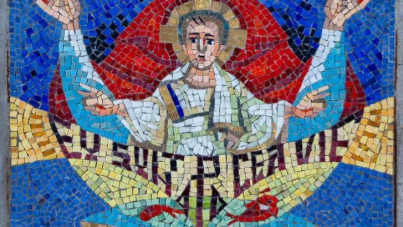 Ce se face cu Aghiasma Mică de la Izvorul Tămăduirii. La ce se poate folosi și cum trebuie păstrată