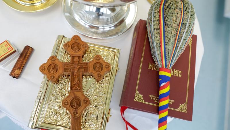 Ce se face cu Aghiasma Mică de la Izvorul Tămăduirii. La ce se poate folosi și cum trebuie păstrată