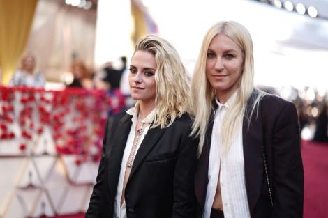 Kristen Stewart și Dylan Meyer s-au căsătorit într-o ceremonie discretă. Vezi ținuta atipică purtată de actrița din „Twilight”