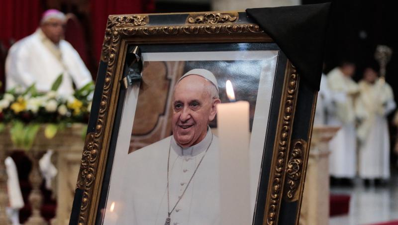 Zi de doliu național pentru Papa Francisc în România. Ce presupune acestă măsură