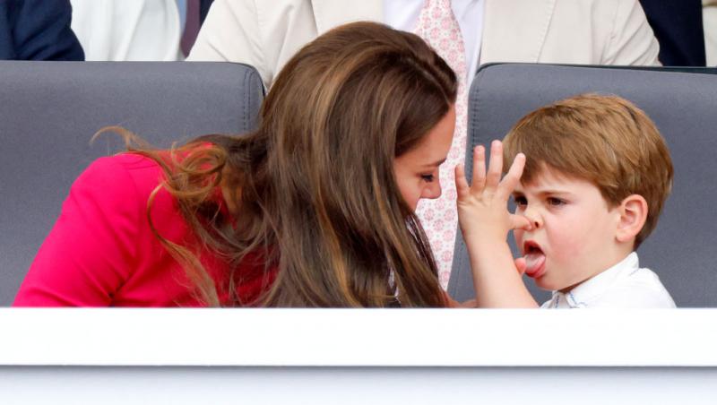 Prințul Louis a împlinit 7 ani. Prințul și Prințesa de Wales au publicat un nou portret care să marcheze momentul