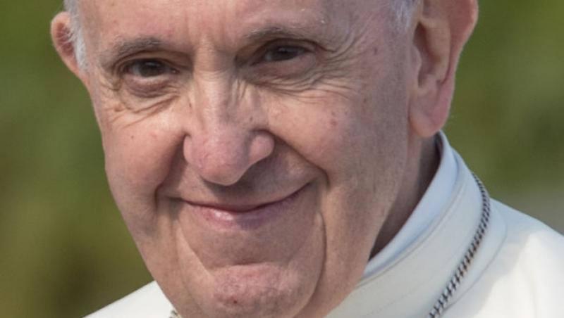 Codul vestimentar de la Vatican. De ce doar șapte femei din lume au dreptul de a purta alb în prezența Suveranului Pontif