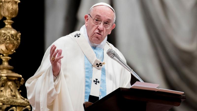 Codul vestimentar de la Vatican. De ce doar șapte femei din lume au dreptul de a purta alb în prezența Suveranului Pontif