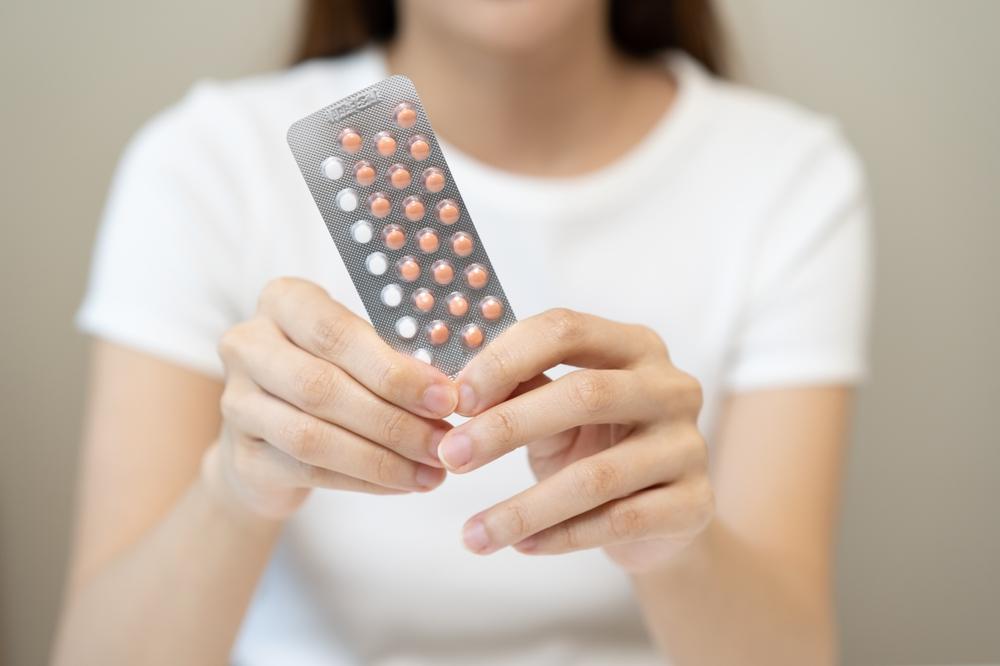 Efectele adverse ale anticoncepționalelor. Ce trebuie să știi înainte să iei contraceptive orale?