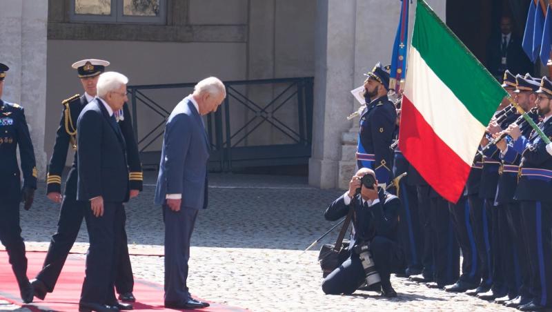 Motivul pentru care Regele Charles nu va participa la funeraliile Papei Francisc. Cine îi ține locul