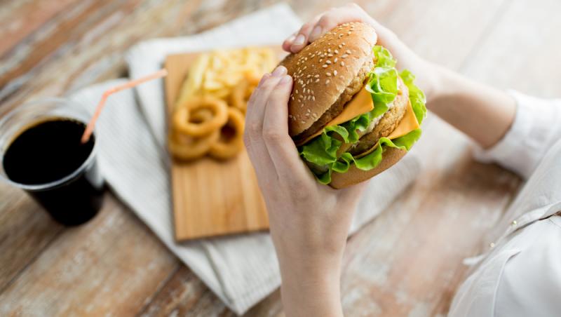 Cum arată femeia care mănâncă doar fast-food de zece ani. De ce nu gătește: „Oamenii sunt foarte preocupați de sănătatea mea”