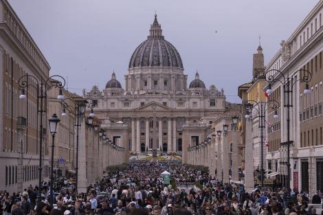 Prețul cazărilor la Roma au crescut vertiginos după decesul Papei Francisc. Cât trebuie să plătești pentru o noapte