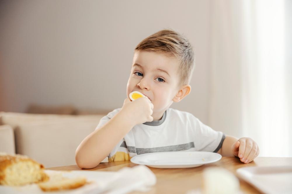 Top 10 alimente care-ți ajută copilul să se concentreze la școală