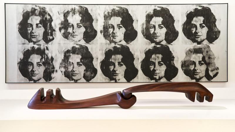 Obiecte de artă aruncate la gunoi de Primărie. Mai bine de 40 de opere de artă valoroase au ajuns la pubele. Cum a fost posibil