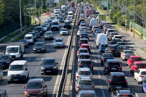 Ce sunt „ambuteiajele fantomă” care blochează traficul. Fenomenul apare din ce în ce mai des
