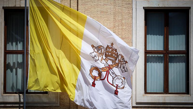 O româncă a stat cinci ore la coadă pentru a-și lua rămas-bun de la Papa Francisc. Ce a povestit | VIDEO