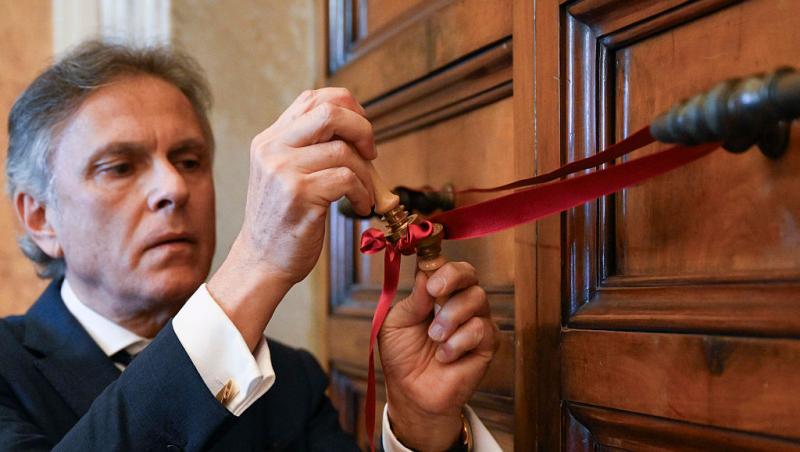 O româncă a stat cinci ore la coadă pentru a-și lua rămas-bun de la Papa Francisc. Ce a povestit | VIDEO