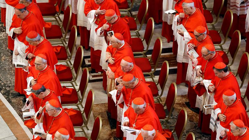 O româncă a stat cinci ore la coadă pentru a-și lua rămas-bun de la Papa Francisc. Ce a povestit | VIDEO