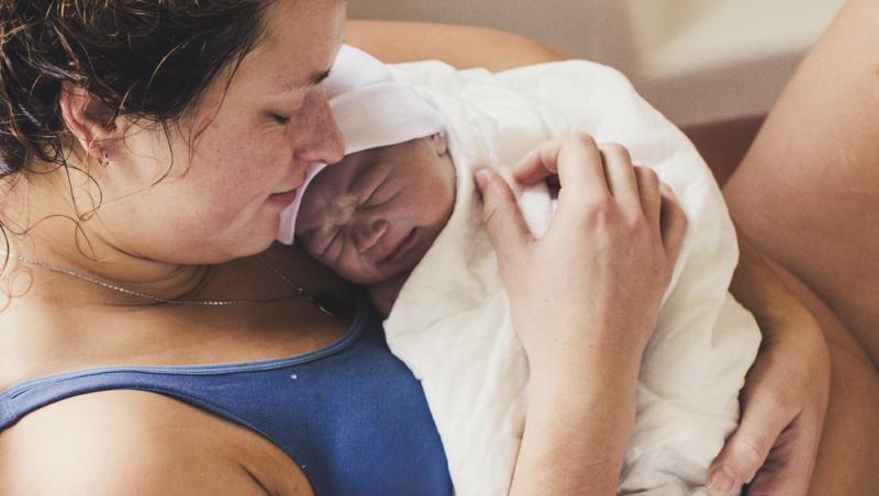 O femeie a născut în copac. Care a fost cauza nașterii atipice