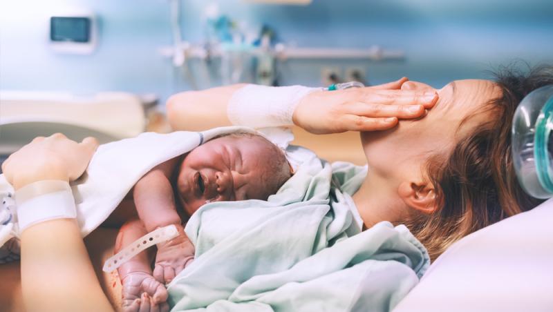 O femeie a născut în copac. Care a fost cauza nașterii atipice