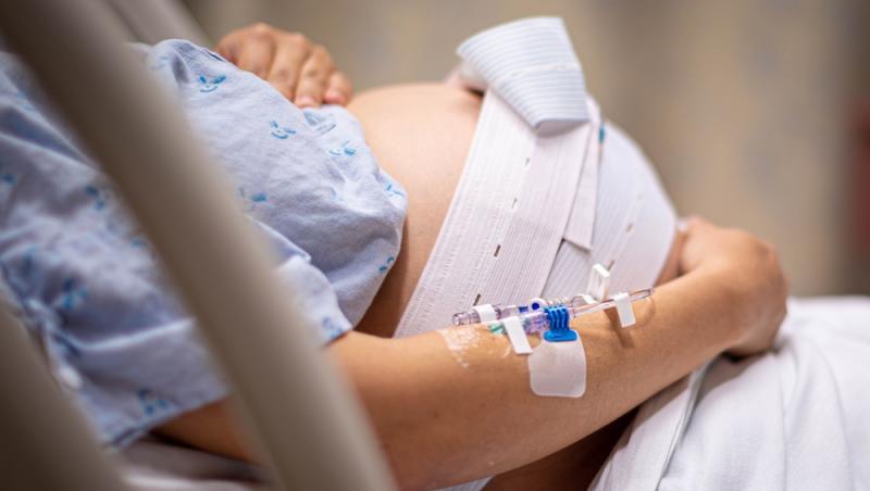 O femeie a născut în copac. Care a fost cauza nașterii atipice