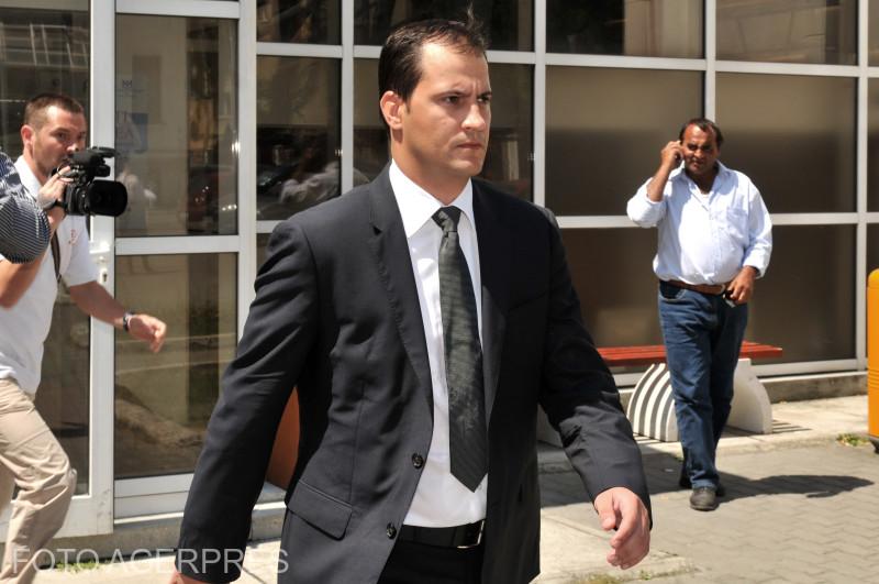 serban huidu in costum