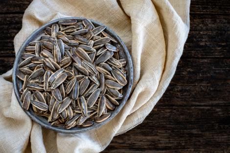 Semințe bogate în vitamina B12. Ce rol pot avea în alimentație