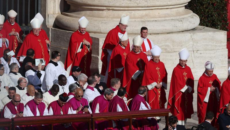 O imagine cu cardinalii la înmormântarea Papei Francisc