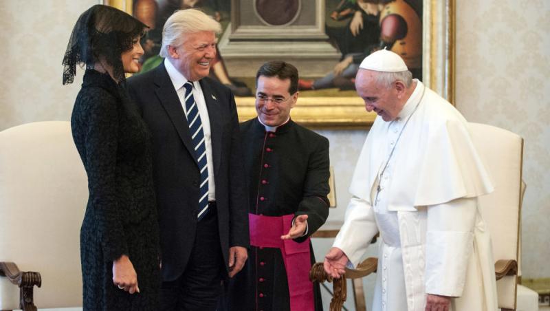 Cum a apărut Melania Trump, soția lui Donald Trump, la înmormântarea Papei Francisc. Ce ținută a îmbrăcat Prima Doamnă a Americii