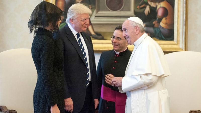 Cum a apărut Melania Trump, soția lui Donald Trump, la înmormântarea Papei Francisc. Ce ținută a îmbrăcat Prima Doamnă a Americii