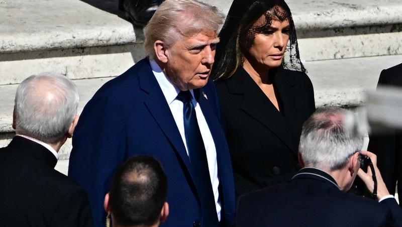 Cum a apărut Melania Trump, soția lui Donald Trump, la înmormântarea Papei Francisc. Ce ținută a îmbrăcat Prima Doamnă a Americii