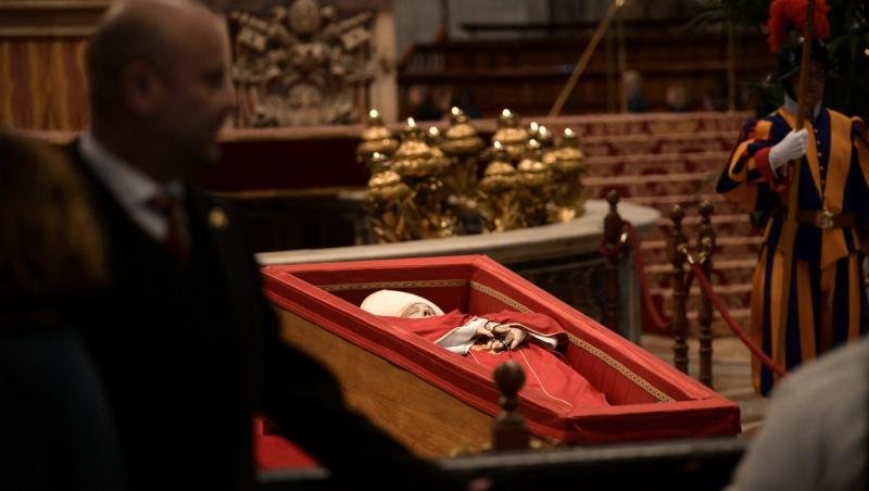 Ce obiect din România a fost pus în sicriul Papei Francisc. Ceremonia de înmormântare a avut un ritual impresionant