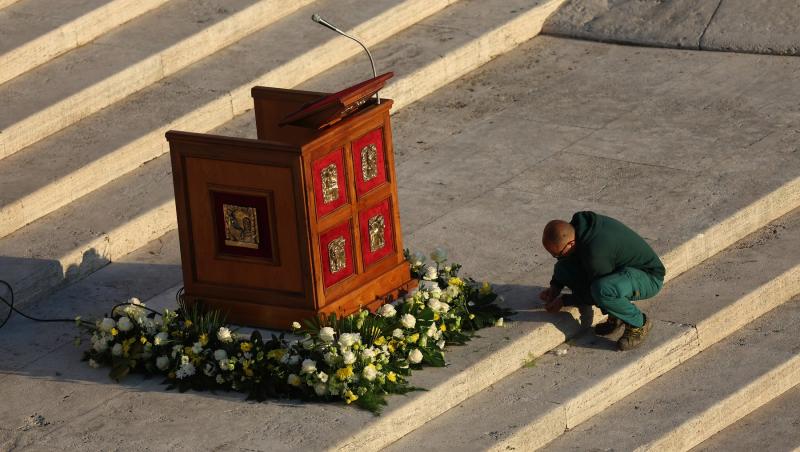 Ce obiect din România a fost pus în sicriul Papei Francisc. Ceremonia de înmormântare a avut un ritual impresionant