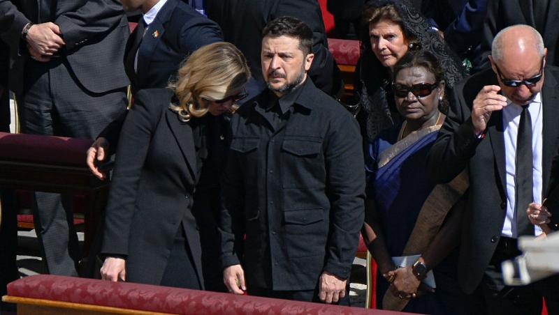 Donald Trump și Volodimir Zelenski, întâlnire neașteptată la înmormântarea Papei Francisc de la Vatican. Ce discuție au avut