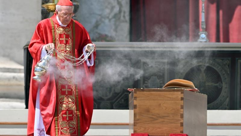 Ce a apărut pe cer în timpul înmormâtării lui Papa Francisc: „Poarta Raiului s-a deschis pentru el”. Imaginile uluitoare