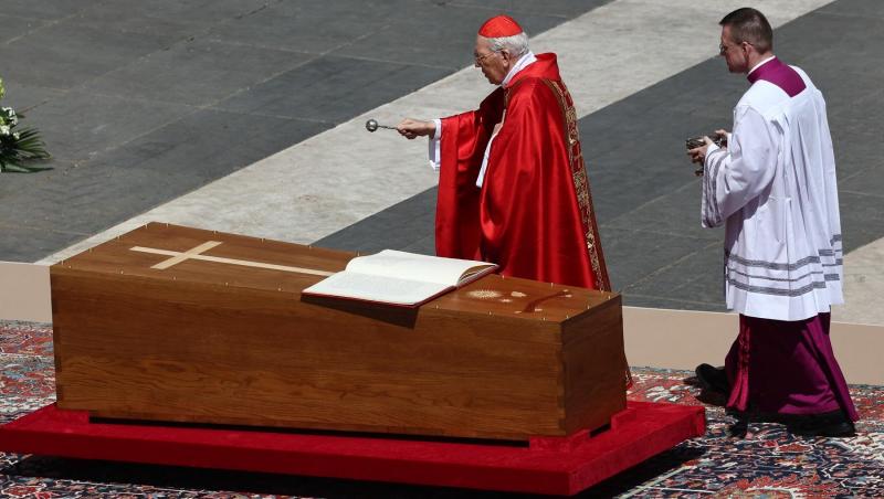 Ce a apărut pe cer în timpul înmormâtării lui Papa Francisc: „Poarta Raiului s-a deschis pentru el”. Imaginile uluitoare