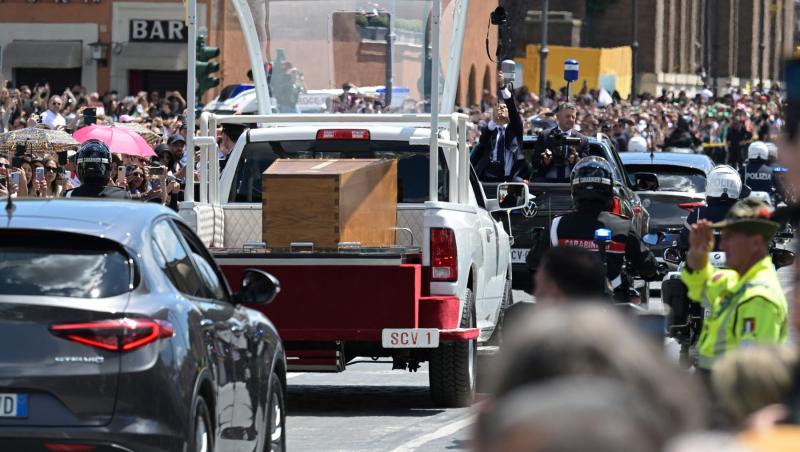 Ce a apărut pe cer în timpul înmormâtării lui Papa Francisc: „Poarta Raiului s-a deschis pentru el”. Imaginile uluitoare