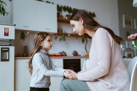 Cum să răspunzi când copilul pune întrebări despre moarte sau subiecte sensibile