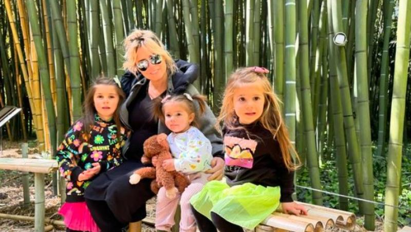 Cum arată Laura Cosoi în costum de baie, după patru nașteri. Vedeta a impresionat cu fizicul ei de invidiat