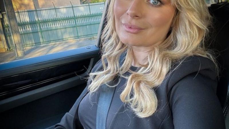 Cum arată Laura Cosoi în costum de baie, după patru nașteri. Vedeta a impresionat cu fizicul ei de invidiat