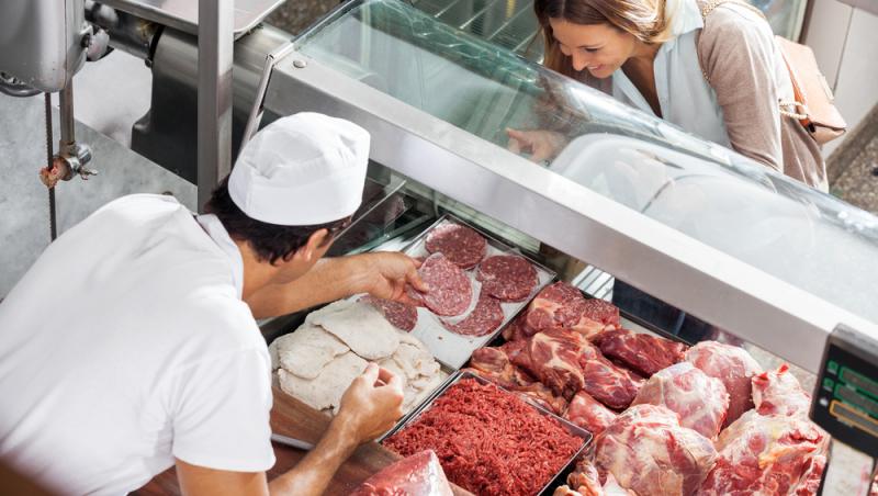 Asociația Pentru Protecția Consumatorilor atrage atenția în privința micilor înainte de 1 mai: „Mititei cu aromă de carne”