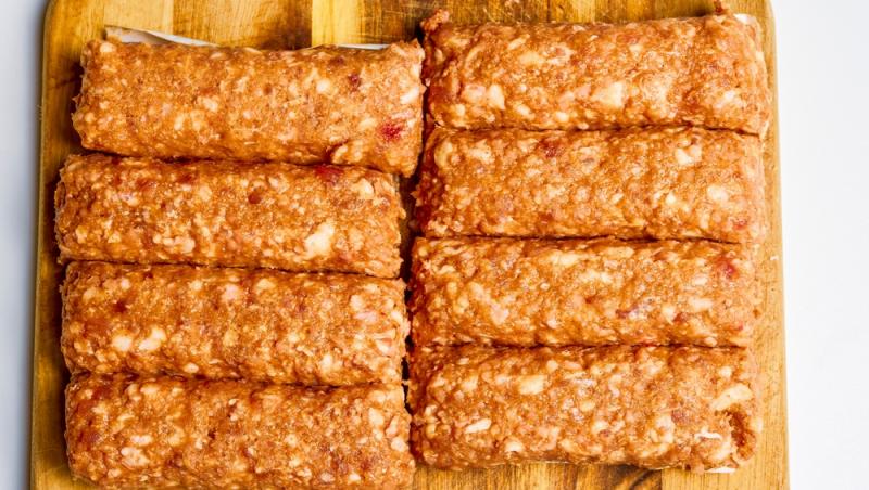 Asociația Pentru Protecția Consumatorilor atrage atenția în privința micilor înainte de 1 mai: „Mititei cu aromă de carne”