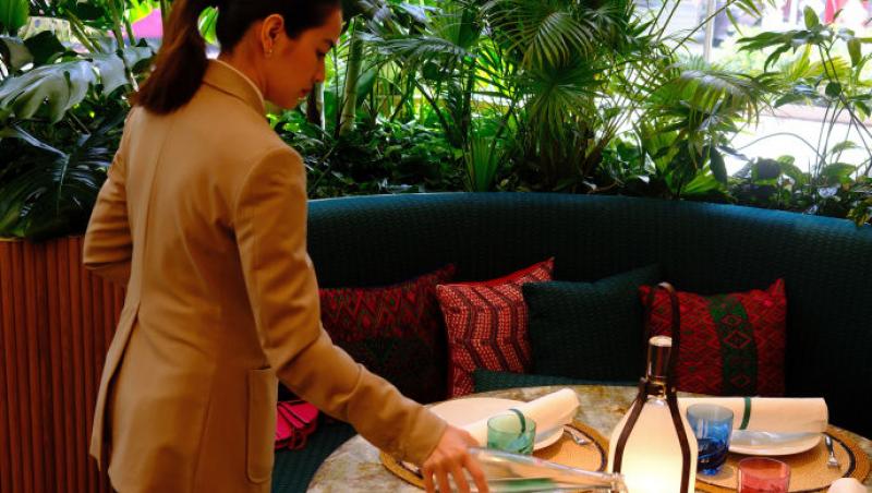 Cât costă să iei masa în noua cafenea Louis Vuitton. Un român a împărtășit experiența din Milano