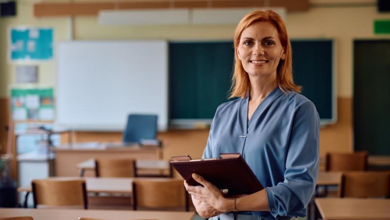 Vești bune pentru români! Guvernul deblochează angajările în școli. Câte posturi sunt scoase la concurs