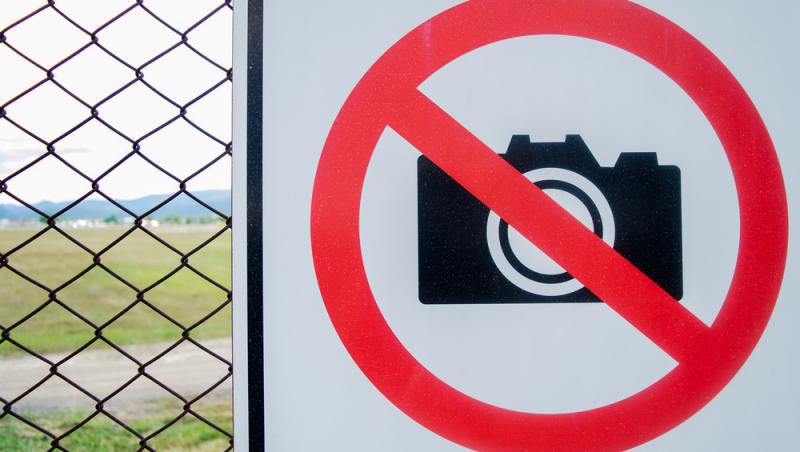 Din 17 aprilie nu se mai pot face poze în locurile publice din unele orașe. Ce țară a adoptat legea și la ce sumă se ridică amenda