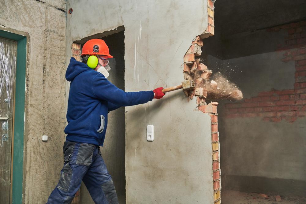 Peste ce a dat un cuplu într-un perete al casei atunci când au început renovarea. Au rămas surprinși și au postat totul online