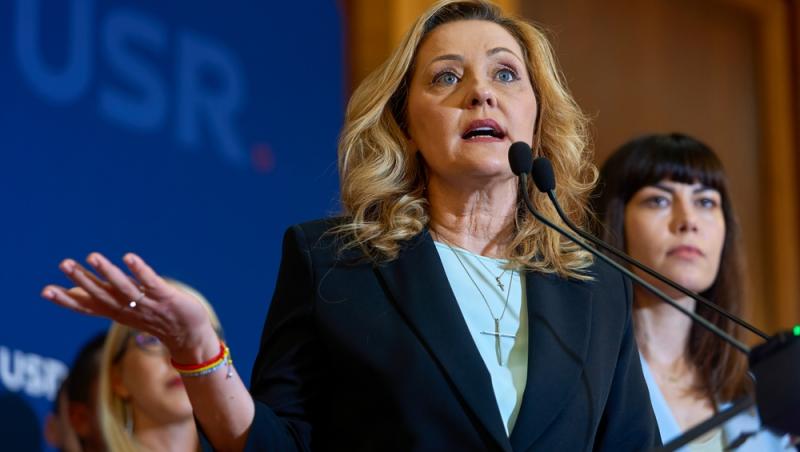 Cât costă rochia pe care a purtat-o Elena Lasconi la dezbaterea electorală. Piesa vestimentară aparține brandului Andreei Raicu