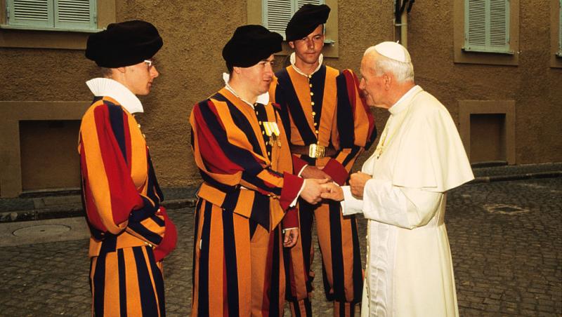 Ce înseamnă să îl păzești pe Papa. Un bărbat din Garda Elvețiană a povestit întreaga experiență: „În tinerețe voiam să fiu artist”