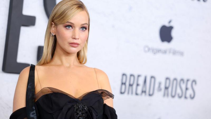 jennifer lawrence pe covorul roșu