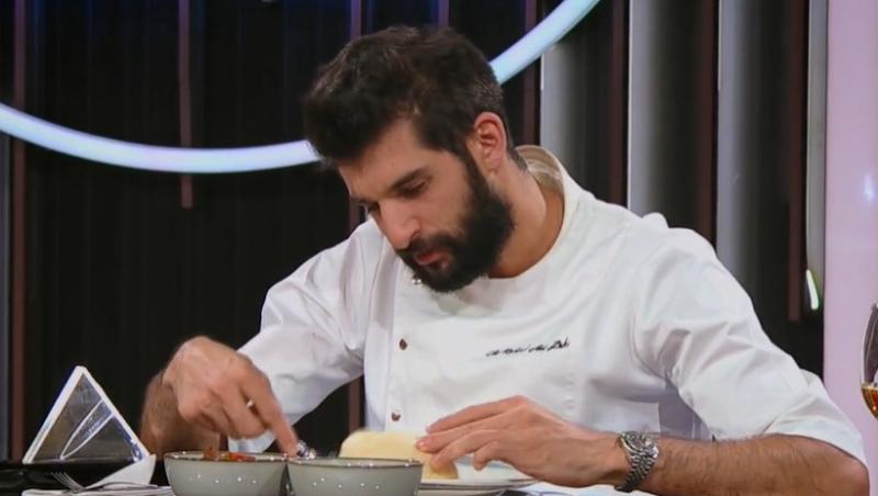 Abraham Mwaibasa (DJ Barser) i-a luat prin surprindere pe jurații Chefi la cuțite cu preparatul său inedit. Ce a putut să gătească